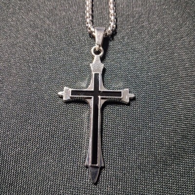 Крест амулет-подвеска – защита и вера