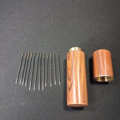 Иглы самовдеваемые в металлическом футляре