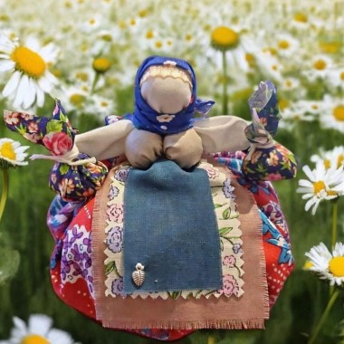 Кукла Кубышка-травница: ромашка, тысячелистник, зверобой